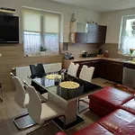 W Kurniku Z Jacuzzy Apartman *