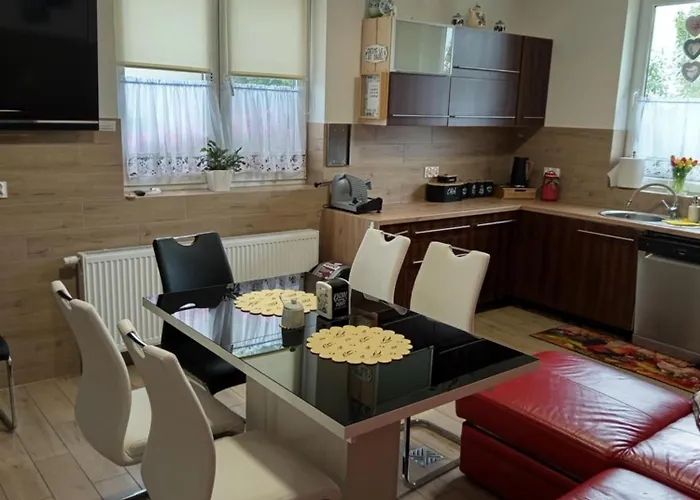 W Kurniku Z Jacuzzy Apartment *